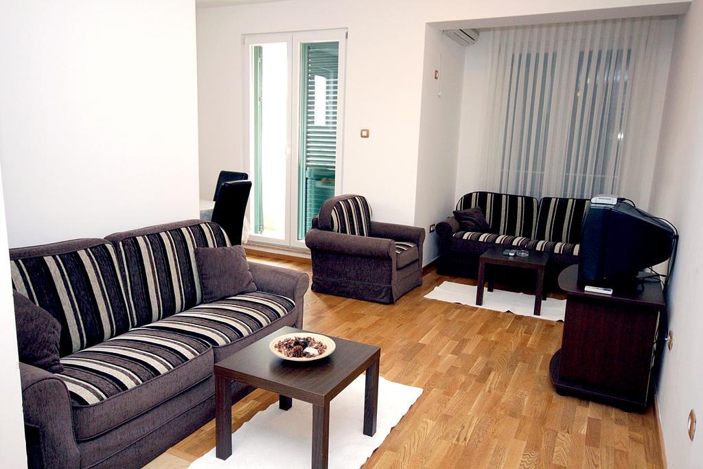 Apartments Draskovic Mirista Petrovac Exterior photo
